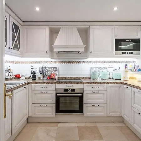 Daire Frontline Luxury Ground Floor Estepona