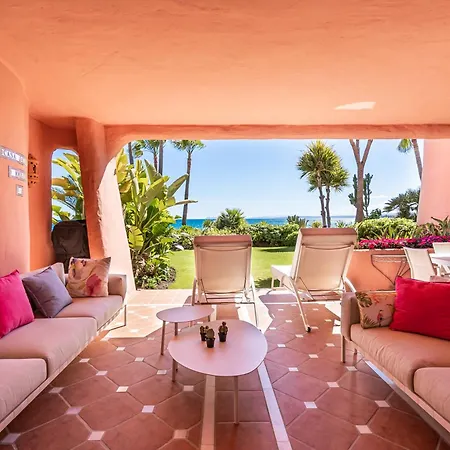 Daire Frontline Luxury Ground Floor Estepona