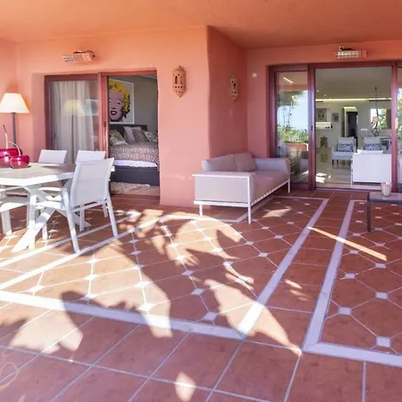 Frontline Luxury Ground Floor Apartman